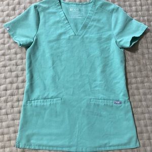 XXS Figs Jade Casma 3 pocket top
